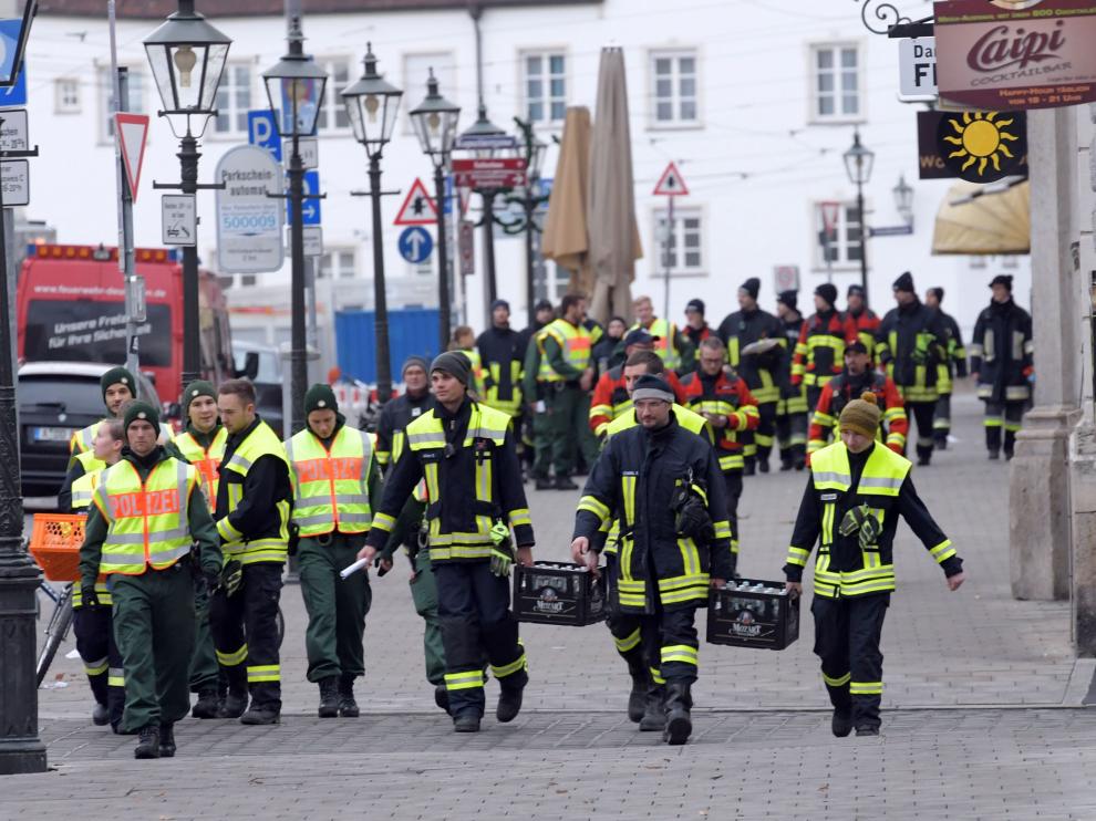 La policía durante en desalojo de las calles de Augsburgo.