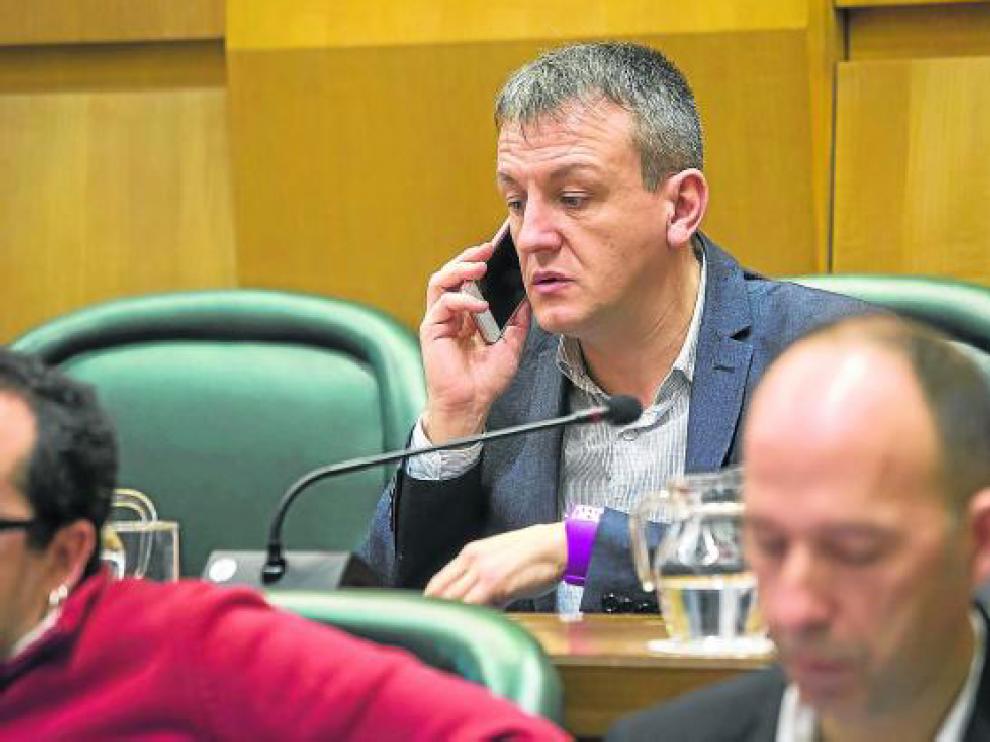 El concejal de Economía, Fernando Rivarés, en el pleno municipal del pasado viernes.