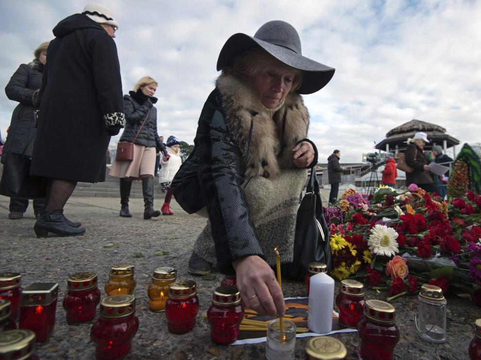 Despedida en Sochi en homenaje a los fallecidos en el avión siniestrado.