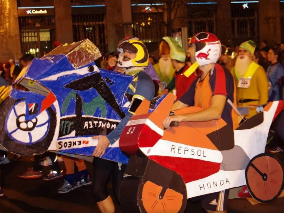 La carrera se convierte en una fiesta popular.