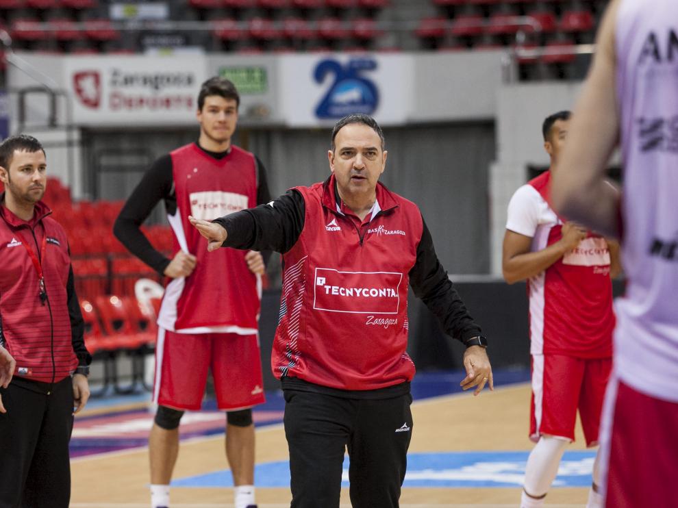 Entrenamiento del Tecnyconta Zaragoza en el pabellón Príncipe Felipe.