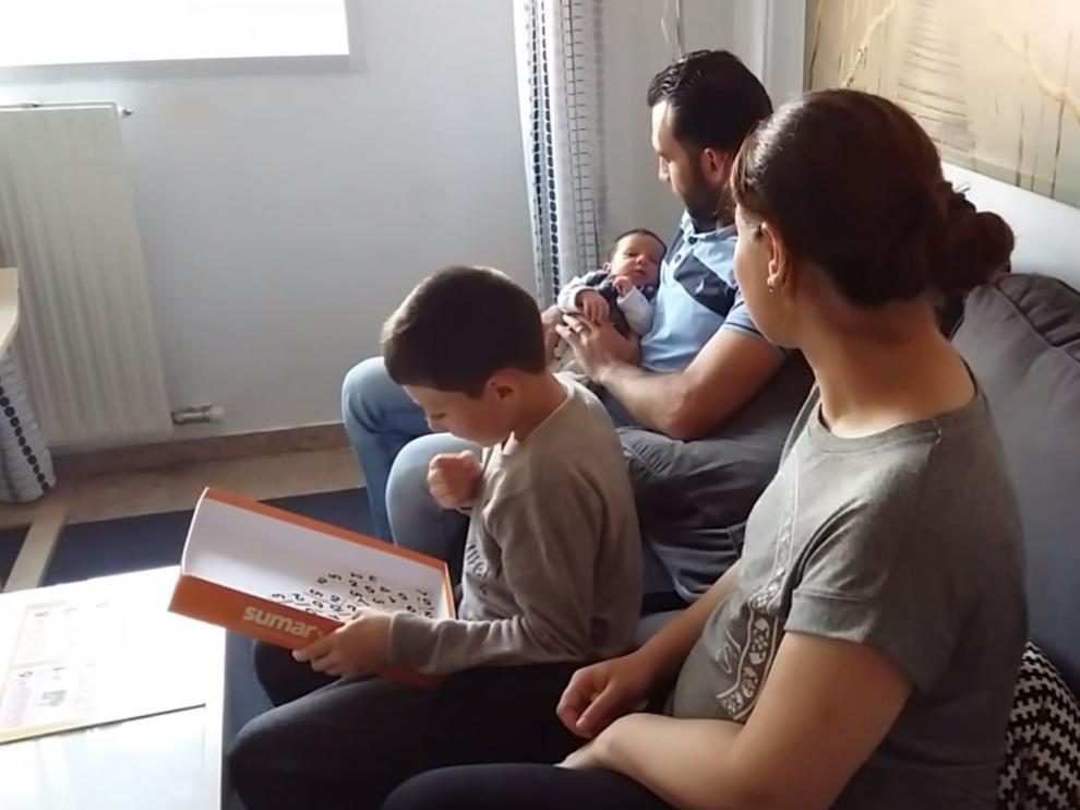Hussam, Nebal, Hisham y Kenan, el primer bebé hijo de refugiados sirios nacido en Zaragoza