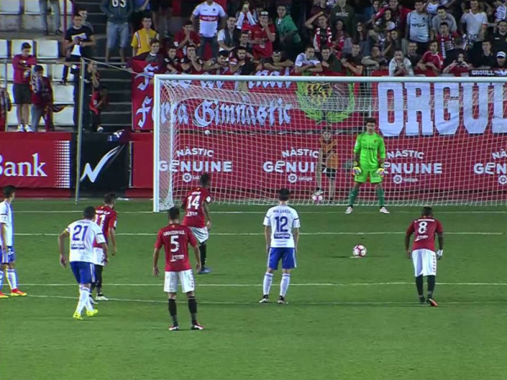 Penalti que Irureta le paró a Uche en el Nástic de Tarragona-Real Zaragoza (0-0) hace tres meses en el Nou Estadi. El conjunto tarraconense, con tres fichajes a estas alturas, es el más rápido de movimientos en el preámbulo del mercado invernal.