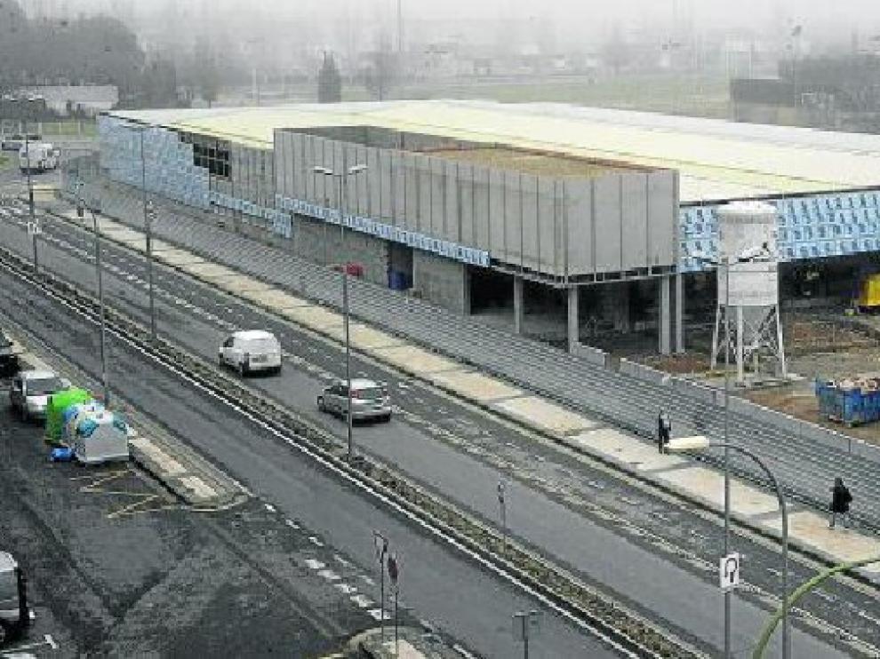 Obras de construcción de la nueva tienda de Mercadona donde estaba la gasolinera Niágara.