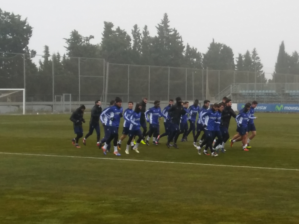 La plantilla del Real Zaragoza, a las 10.00 de este miércoles en su primer entrenamiento tras las vacaciones de Navidad.