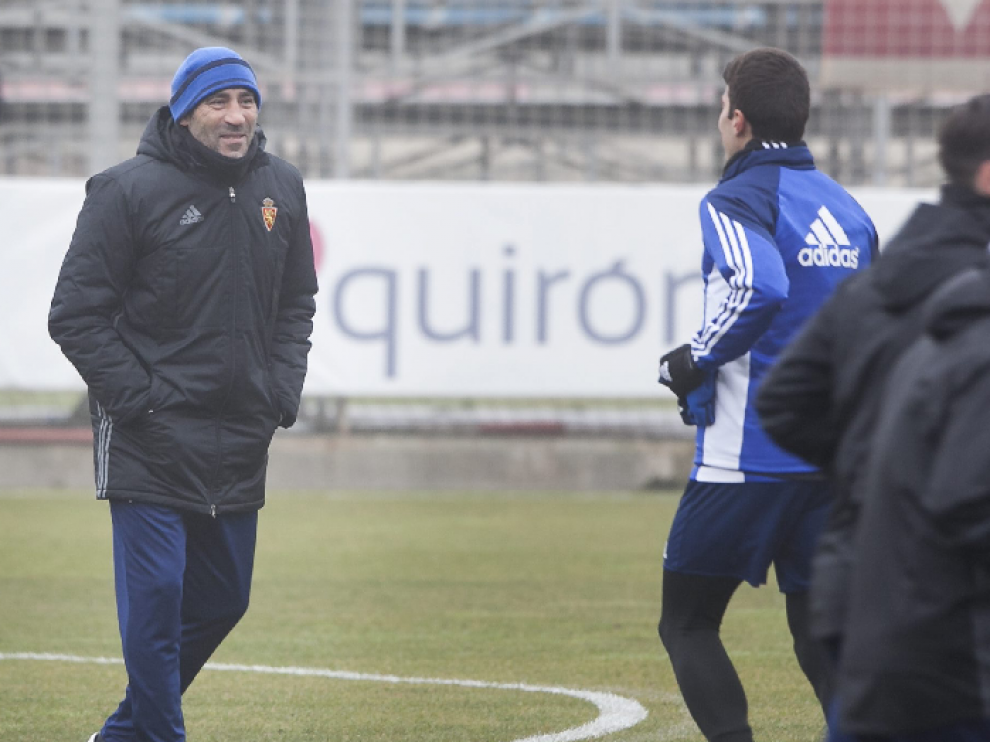 Raúl Agné y Alberto Zapater van a encontrarse para charlar un rato a solas sobre el césped de la Ciudad Deportiva al inicio del entrenamiento matinal de este miércoles.