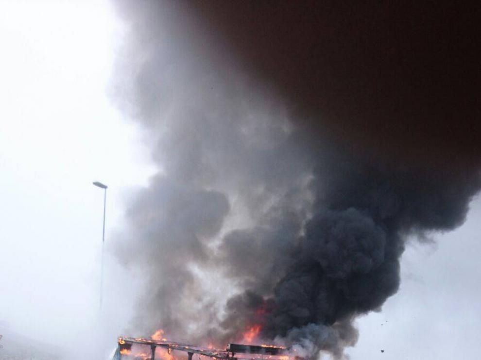 Arde un camión en la A-22 a la altura de Castejón del Puente.