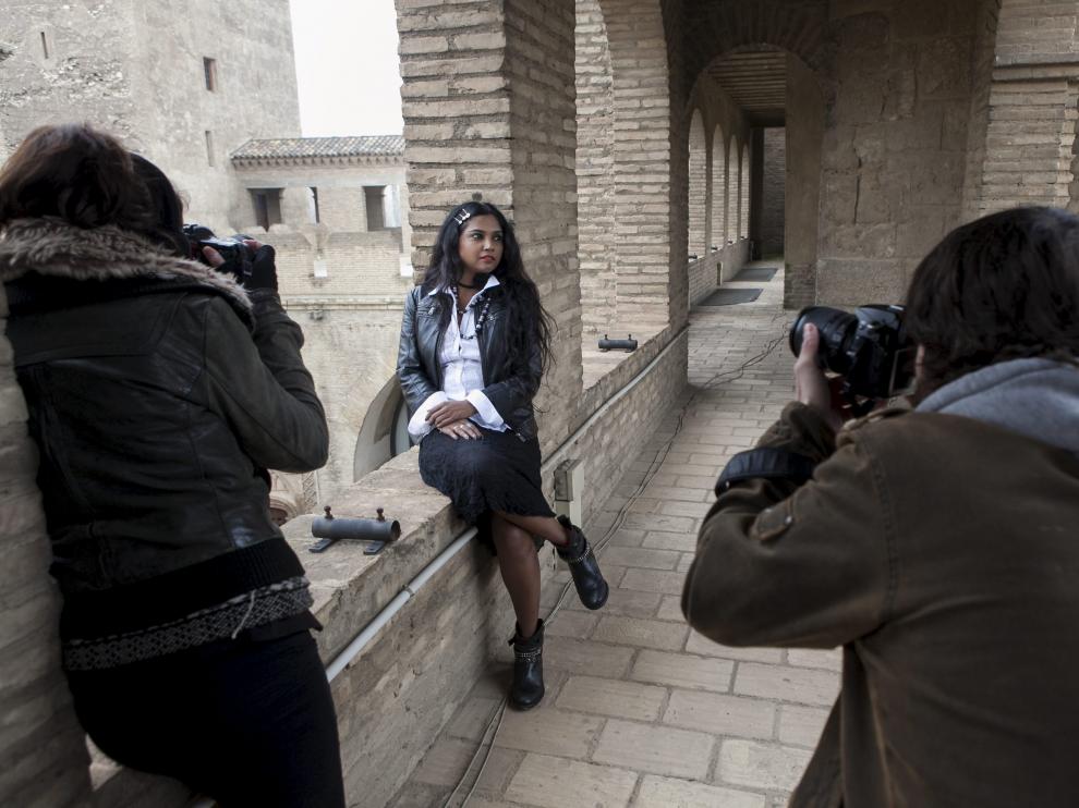 Usha Jadhav, en un momento de la sesión fotográfica de ayer en la Aljafería.