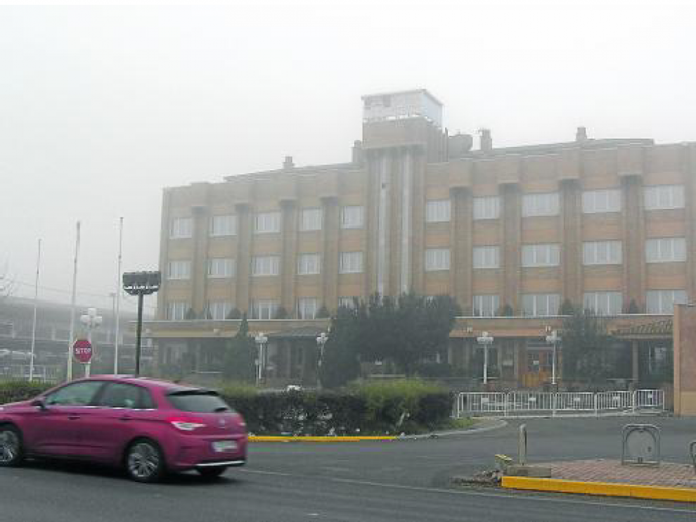 El hotel en una imagen tomada ayer permanece cerrado desde el pasado abril.
