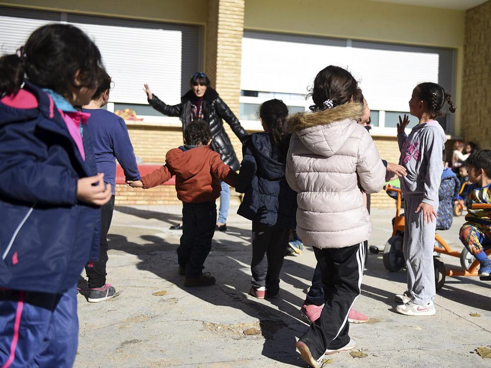 El Pío XII tiene más de un 30% de alumnos con necesidades específicas. Casi todos los casos son por la pobreza de sus familias. La Amypa del centro oscense denunció las órdenes de escolarización de dos cursos al entender que no favorecían la igualdad y el TSJA les ha dado la razón y obliga a cambiar el sistema.