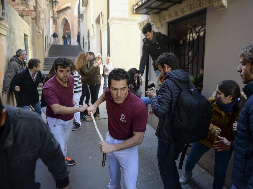Los sogueros protagonizan, entre otros, el 'mannequin' en la foto grabado ayer en Teruel.