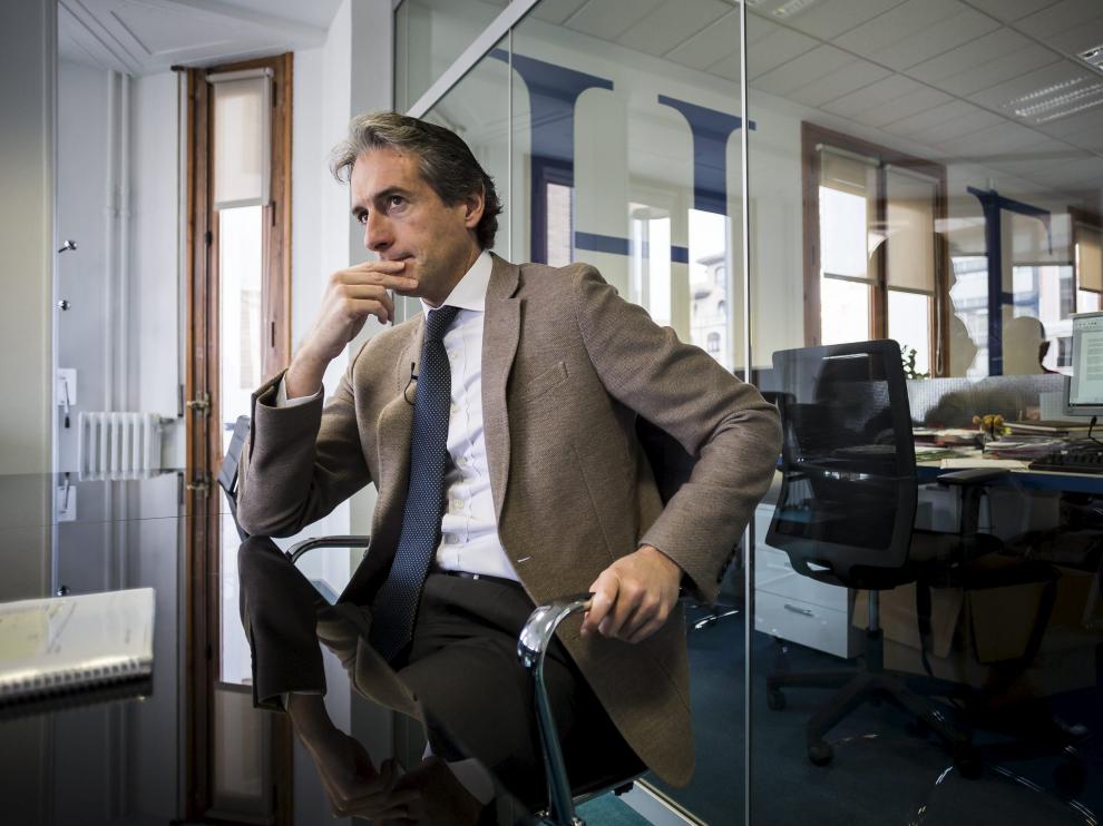 El ministro de Fomento, Íñigo de la Serna, durante la entrevista, en la redacción de HERALDO, el pasado jueves.