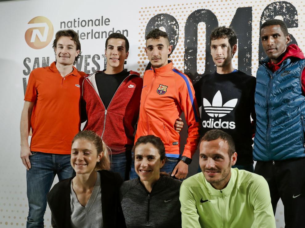 Toni Abadía, a rematar un gran año en Vallecas. El aragonés Toni Abadía, abajo a la derecha de la imagen, señaló al eritreo Nguse Amsolom como gran favorito en la San Silvestre Vallecana, una carrera que a su juicio exige "gestionar muy bien las fuerzas». «Es un escenario único para cualquiera. Ilias Fifa y Javi Guerra están también muy fuertes y todos los españoles queremos hacer un buen papel. El público te lleva pero tienes que saber dosificar bien el esfuerzo, la táctica es muy importante",