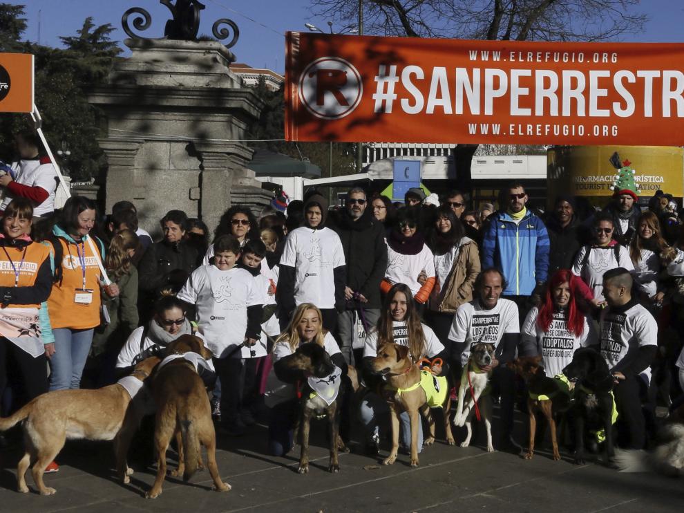 Sexta edición consecutiva de la carrera 'San Perrestre', organizada por a protectora de animales El Refugio.