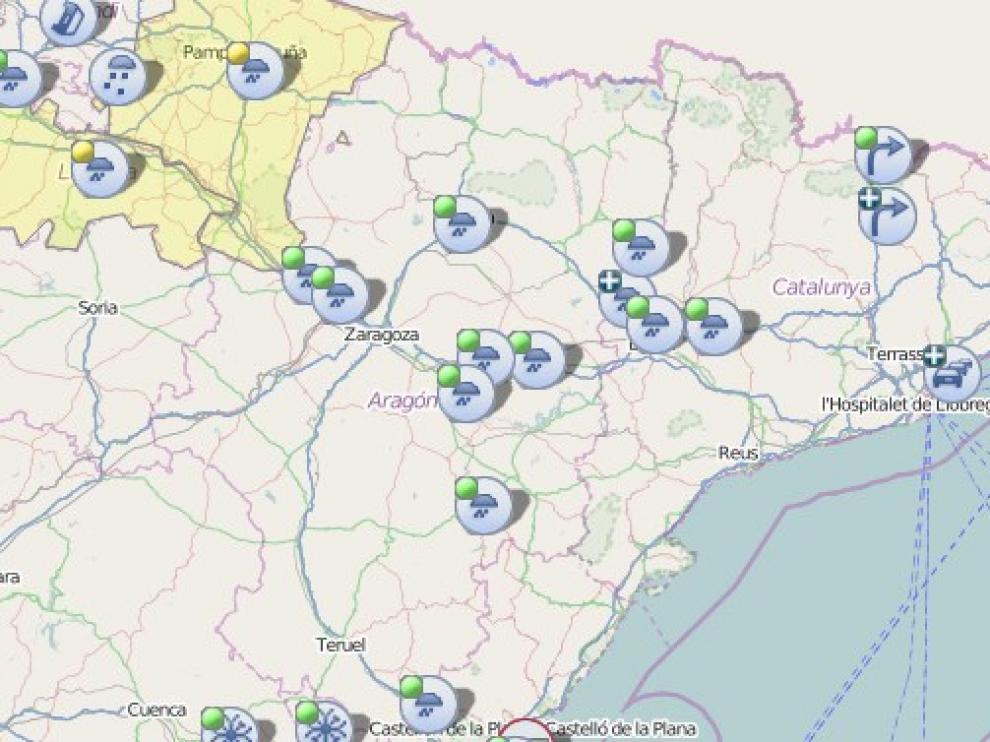Carreteras afectadas por la niebla en la mañana de este sábado.