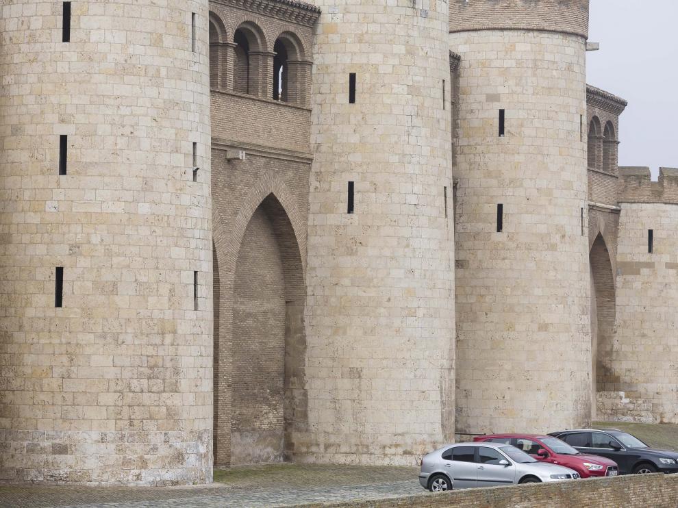 La Mesa de las Cortes tiene que decidir si se quieren sacar o no los coches.