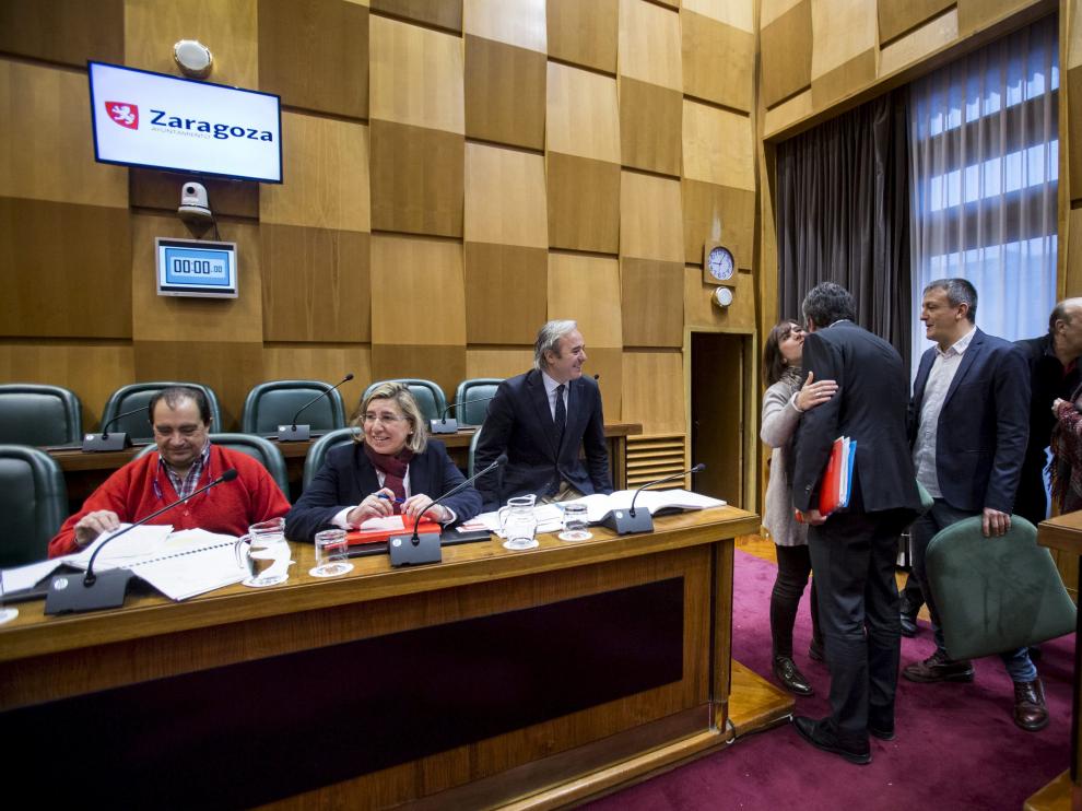 Los concejales retomaron la actividad en la comisión de Economía del Ayuntamiento, en la que la presentación de los presupuestos comenzó con las felicitaciones de 2017