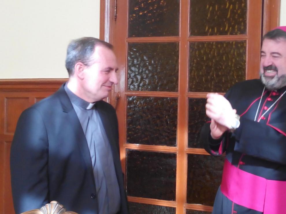 A la izquierda, el Obispo electo de Osma-Soria, con el Obispo de Calahorra y La Calzada-Logroño
