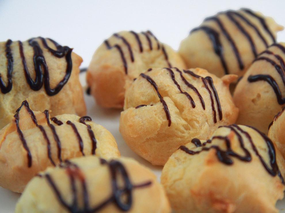 Los profiteroles pueden rellenarse de diversas cremas, según el gusto de los comensales.