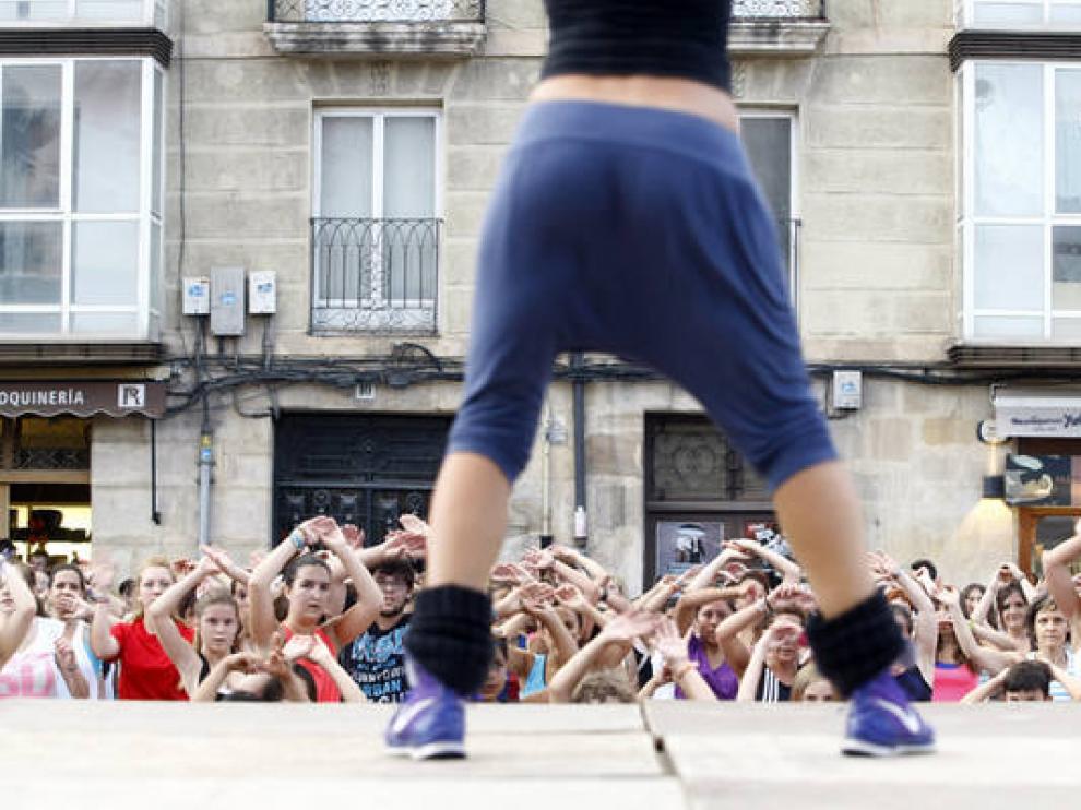 Imagen de archivo de una clase de zumba.