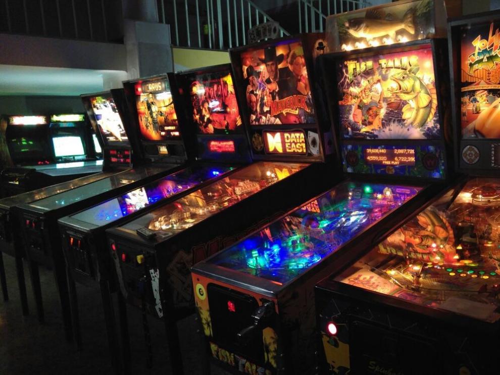 Algunos de los recreativos y 'pinballs', que conserva ARPA