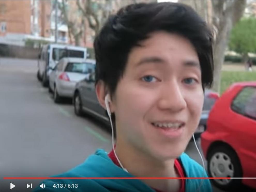 Reset, el 'youtuber' que se grabó ofreciendo galletas rellenas de dentífrico a un indigente.
