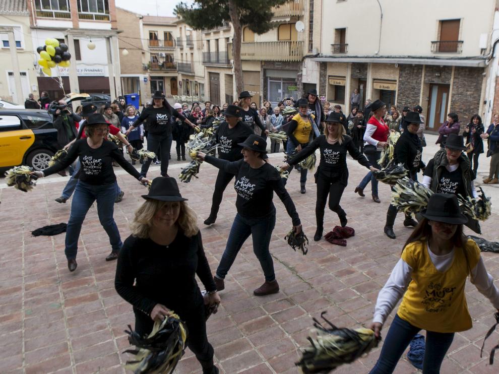 La localidad zaragozana se convirtió ayer en la anfitriona de una concentración nacional que se celebra desde hace cinco años y que reunió a 100 profesionales del taxi.