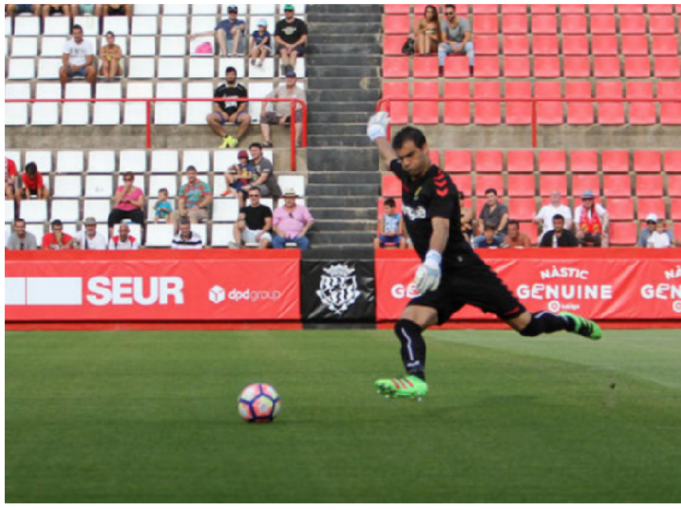 Saja, en un partido con el Nástic en la primera vuelta, y en una imagen en el Nou Estadi del club tarraconense.