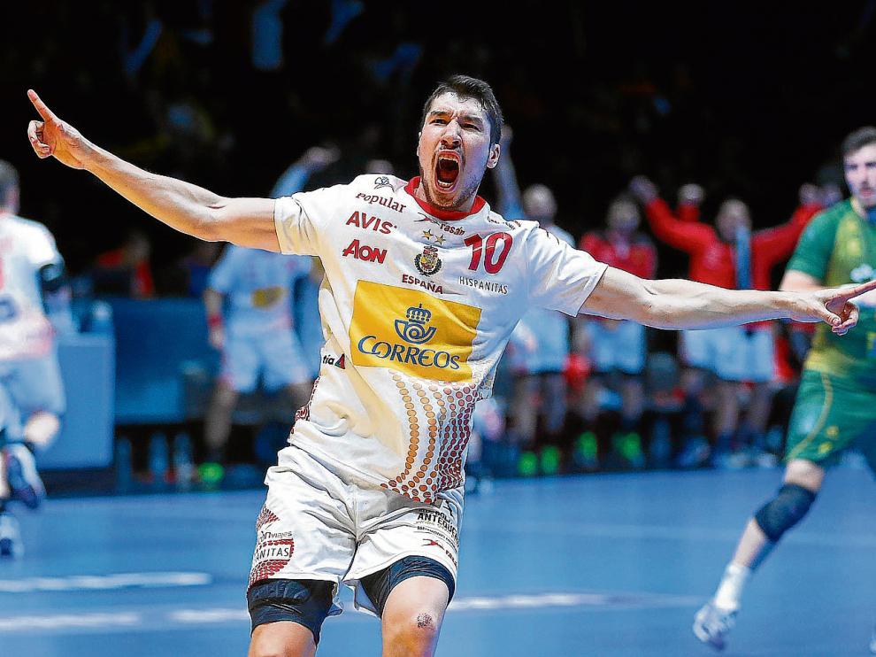 Álex Dujshebaev. El joven jugador de 24 años militó en la campaña 2012/2013 en las filas del desaparecido Balonmano Aragón. Permaneció una temporada en la capital aragonesa a las órdenes de Mariano Ortega. Es uno de los jugadores más destacados del combinado nacional en este Mundial.