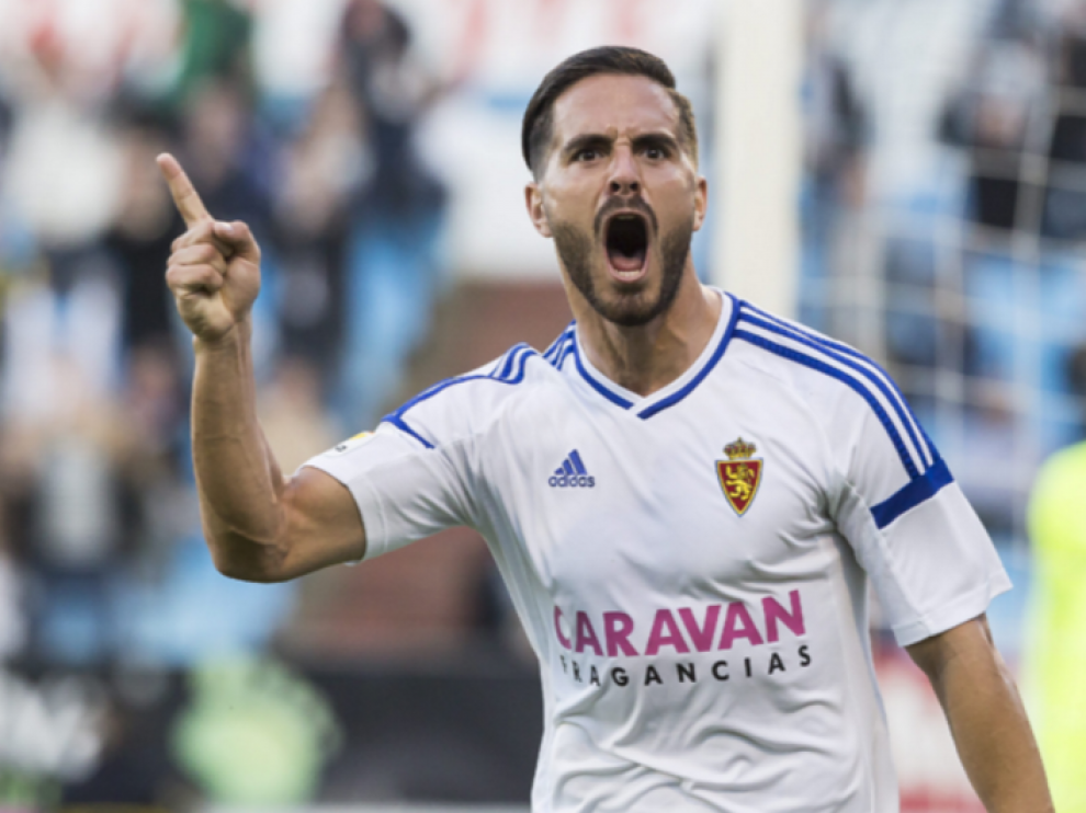 Javi Ros celebra el gol que anotó al Almería en La Romareda, el primero de la era Agné en el banquillo.