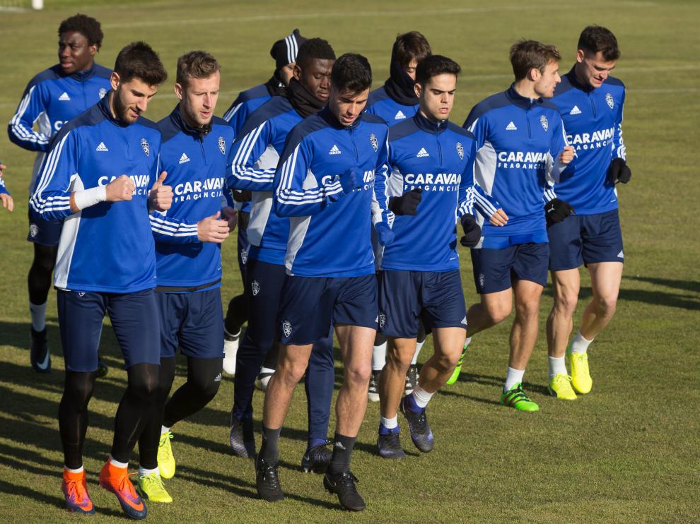 La plantilla del Real Zaragoza se ejercita en la Ciudad Deportiva