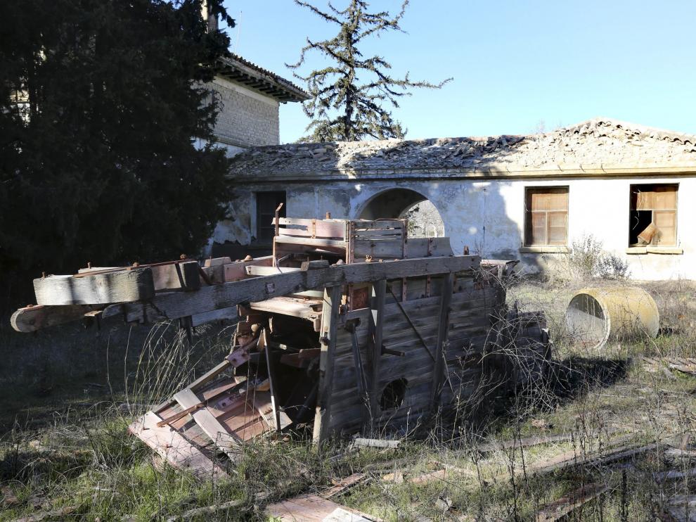 Estado que presentan algunas zonas de la Granja de Almudévar, cedida a la Universidad en 1992.