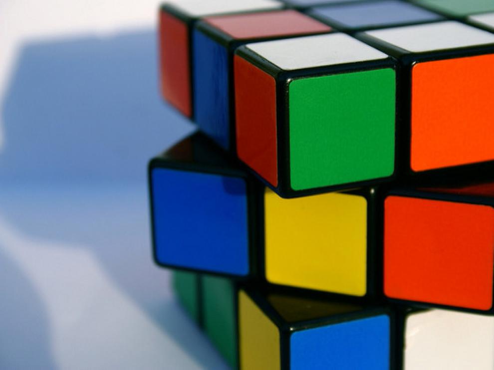 El récord robótico para hacer el cubo de Rubik es de 0,637 segundos