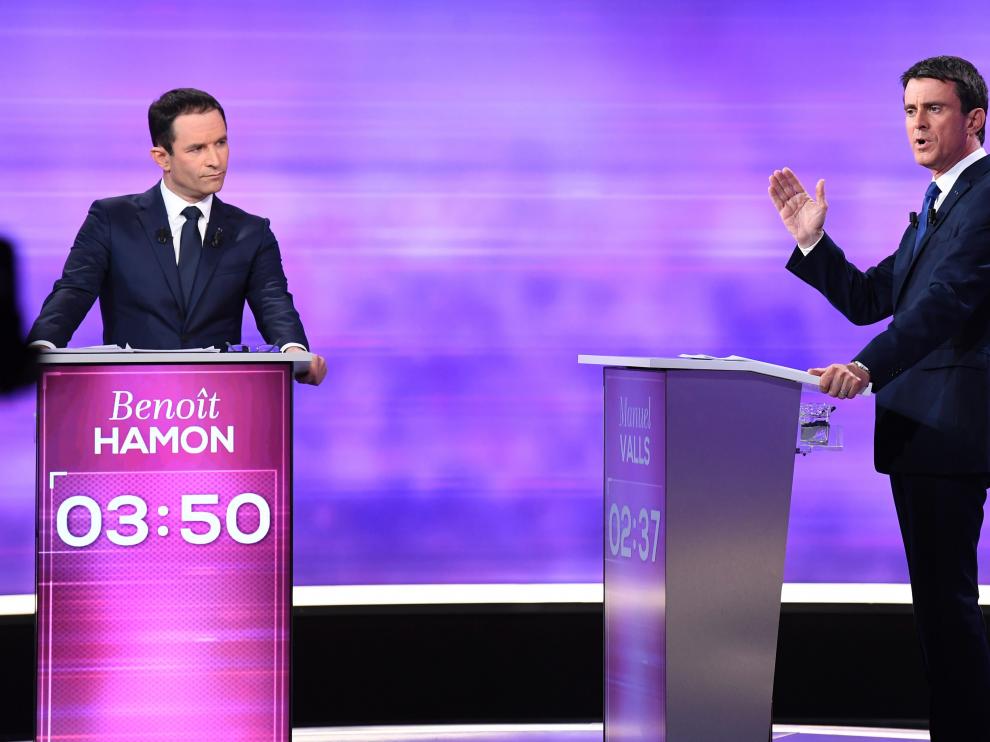 Hamon y Valls, en el debate celebrado la noche de este miércoles.