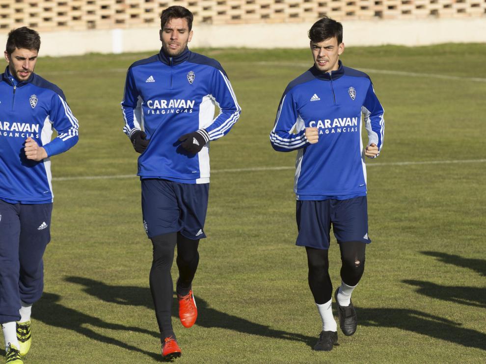 Cabrera trota junto al recién llegado Edu Bedia, que ya fue compañero suyo en el Hércules