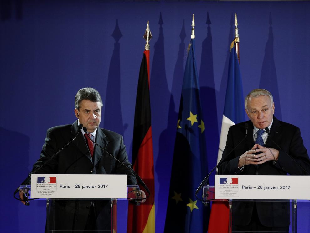 Jean-Marc Ayrault y Sigmar Gabriel, jefes de la diplomacia de Francia y Alemania.