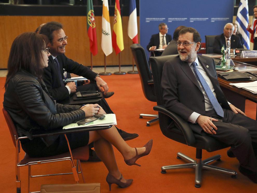 Rajoy, este sábado, durante la cumbre que se celebra en Portugal