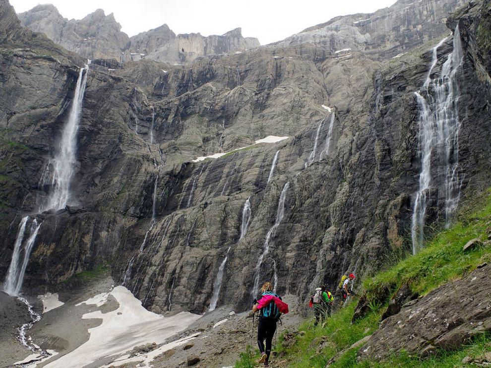 El trekking es una de las múltiples opciones para recorrer el Monte Perdido.