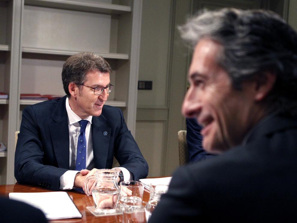 Núñez Feijóo y De la Serna, ayer en Madrid.