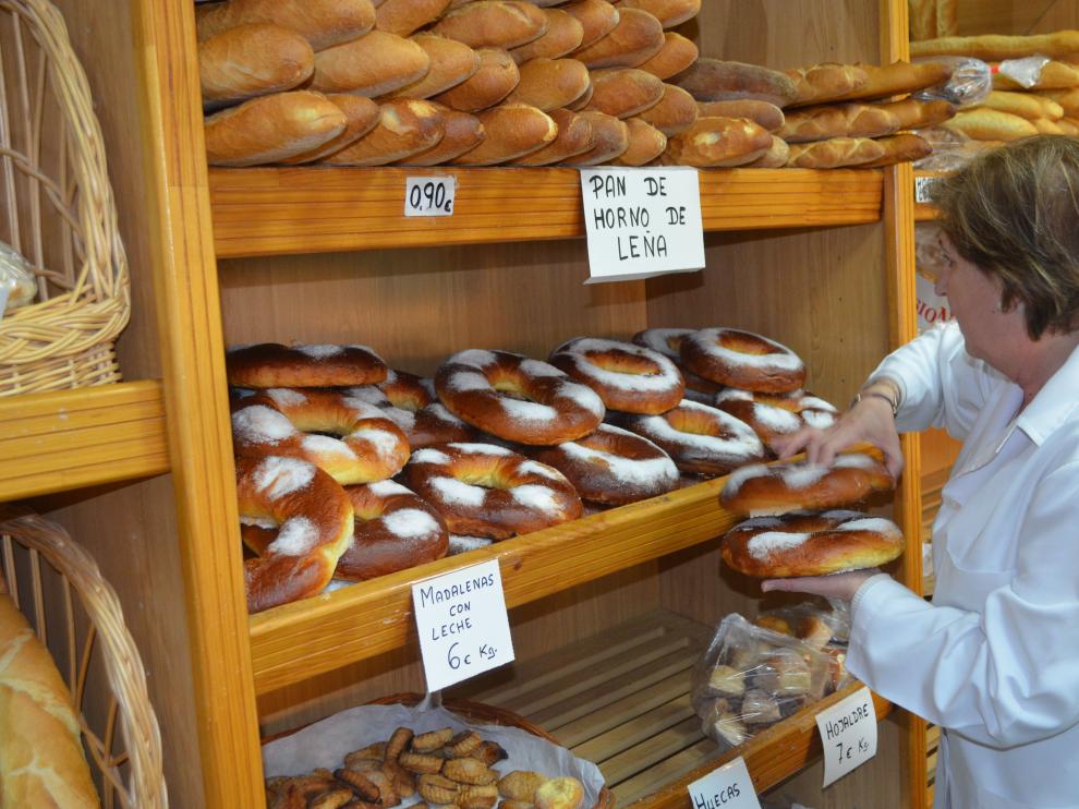 En San Blas, los roscones de masa dormida son el producto más demandados en las panaderías.