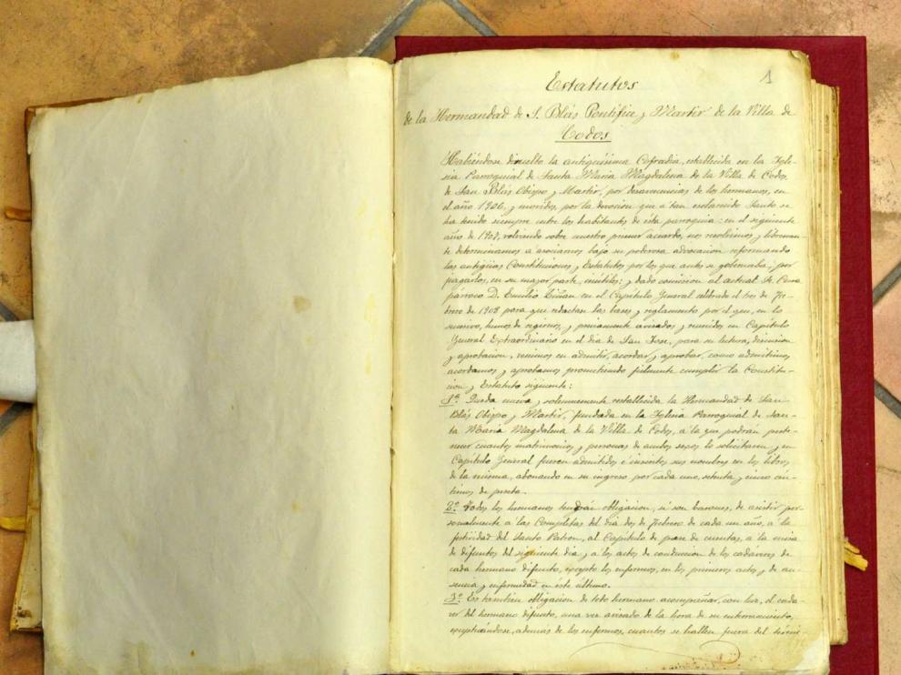 El libro sobre la Hermandad de San Blas de Codos.
