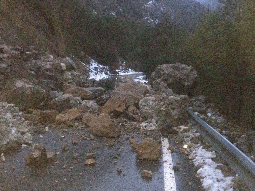 La avalancha de piedras que ha incomunicado el valle de Gistain.
