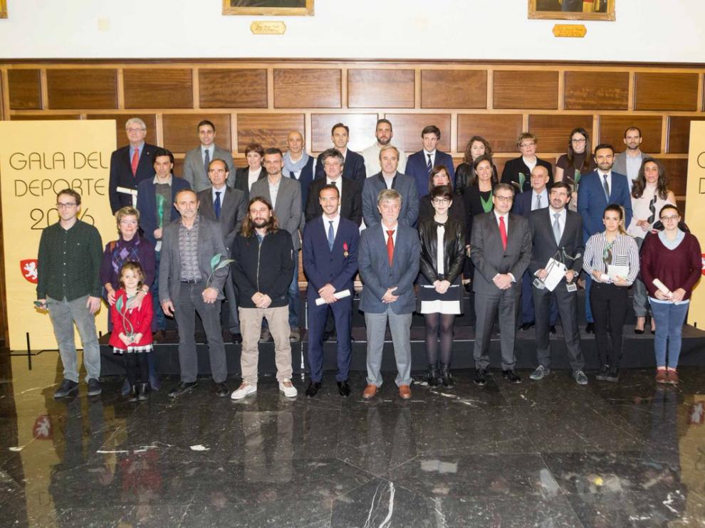 Todos los premiados en la Gala del Deporte 2016 en el Ayuntamiento de Zaragoza.