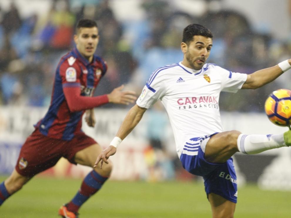 Una de las jugadas del partido.
