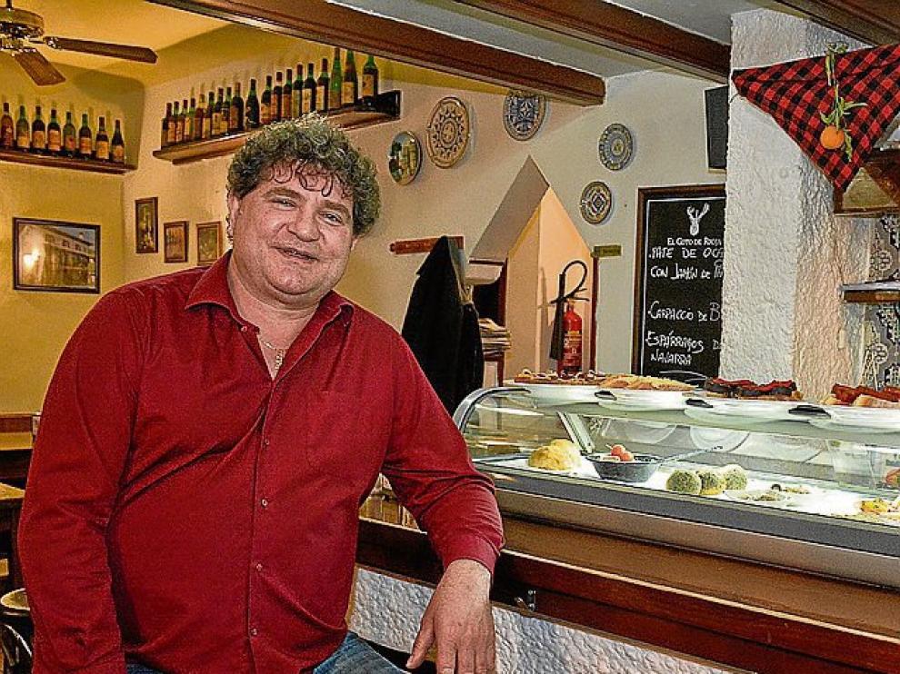 Jesús Jiménez es el dueño de la taberna Coto Chico.