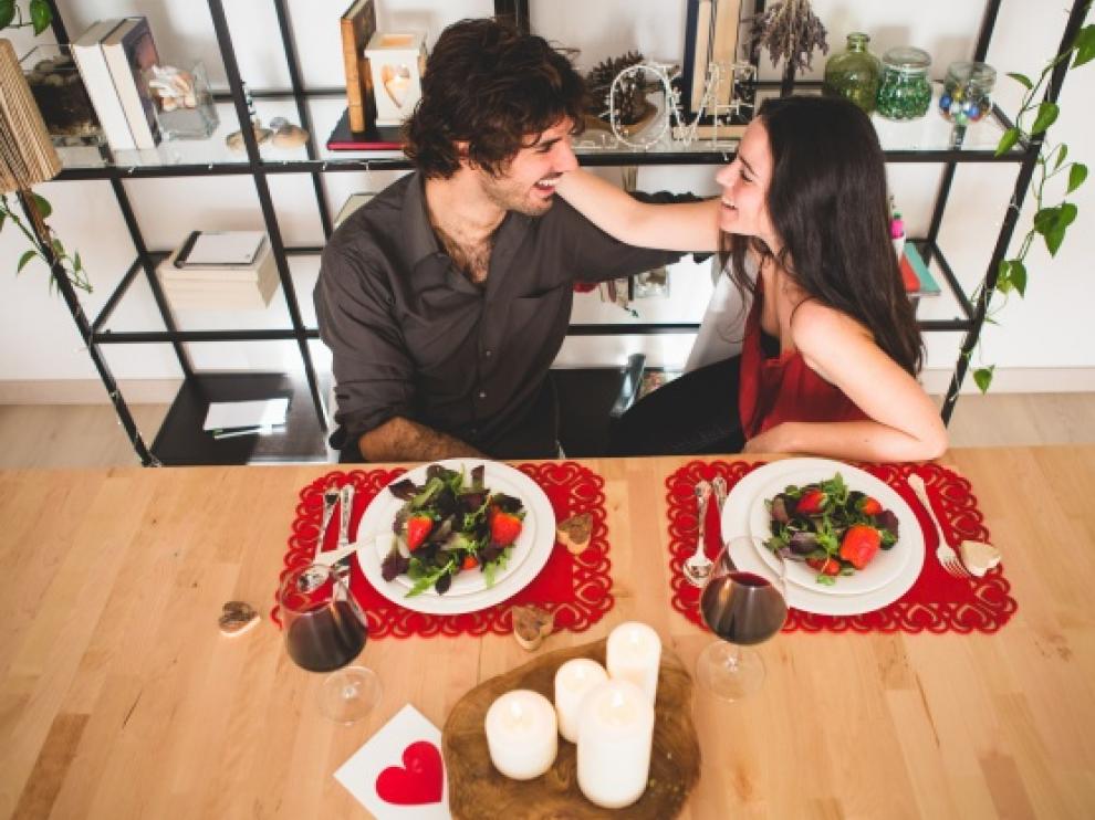Preparar una cena para dos siempre es un buen regalo para San Valentín.