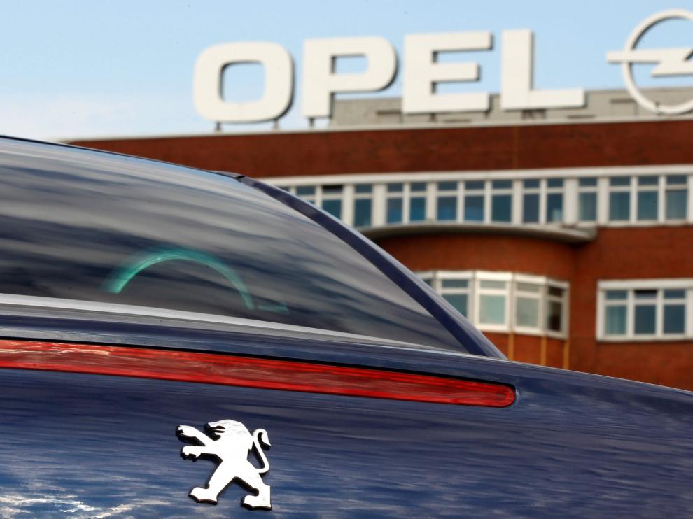 El grupo francés PSA estudia la compra de Opel, según Bloomberg
