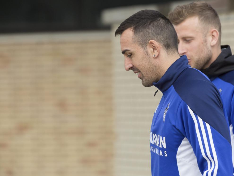 José Enrique abandona junto a Barrera la sesión de vídeo.