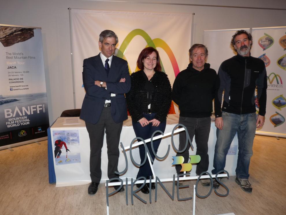 De izquierda a derecha. Pedro Marco, asociación 'Jaca Montaña Pirineos', Olvido Moratinos, concejal del ayto de Jaca, Luis Lardiés, pte de Mayencos y David Orna.