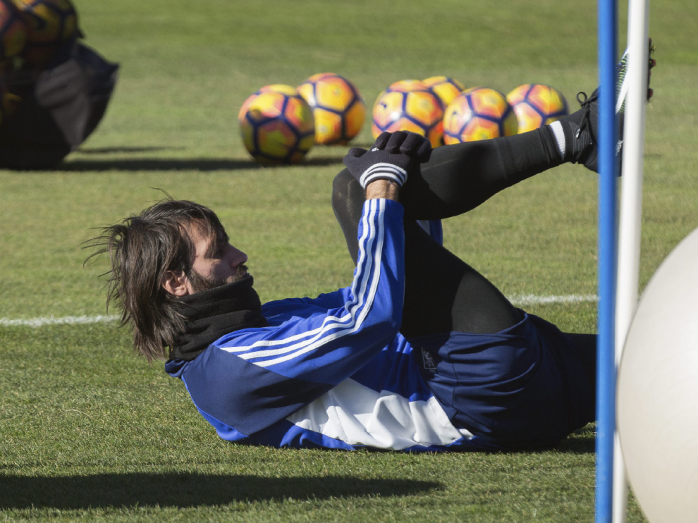 Samaras, en un ejercicio físico sobre el césped de la Ciudad Deportiva.